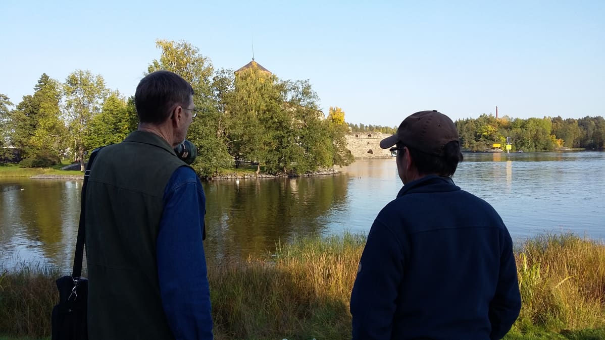 Mandariinisorsaa kuvaamassa