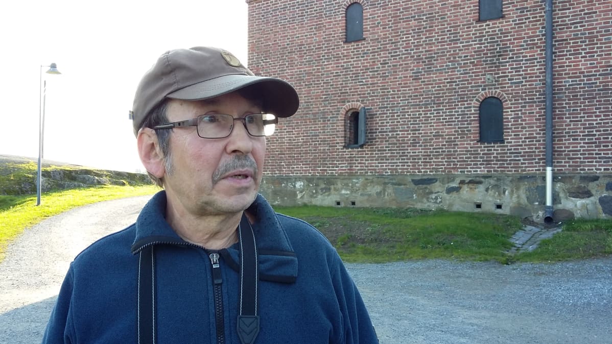 Mandariinisorsaa kuvaamassa