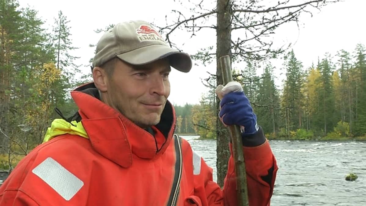 Tutkimusteknikko Markku Gavrilov Lukelta uskoo, että järvilohi on pelastettavissa.