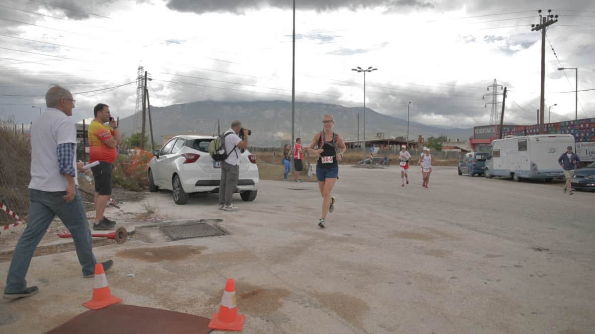 Noora Honkala Spartathlon-ultrajuoksukilpailussa.