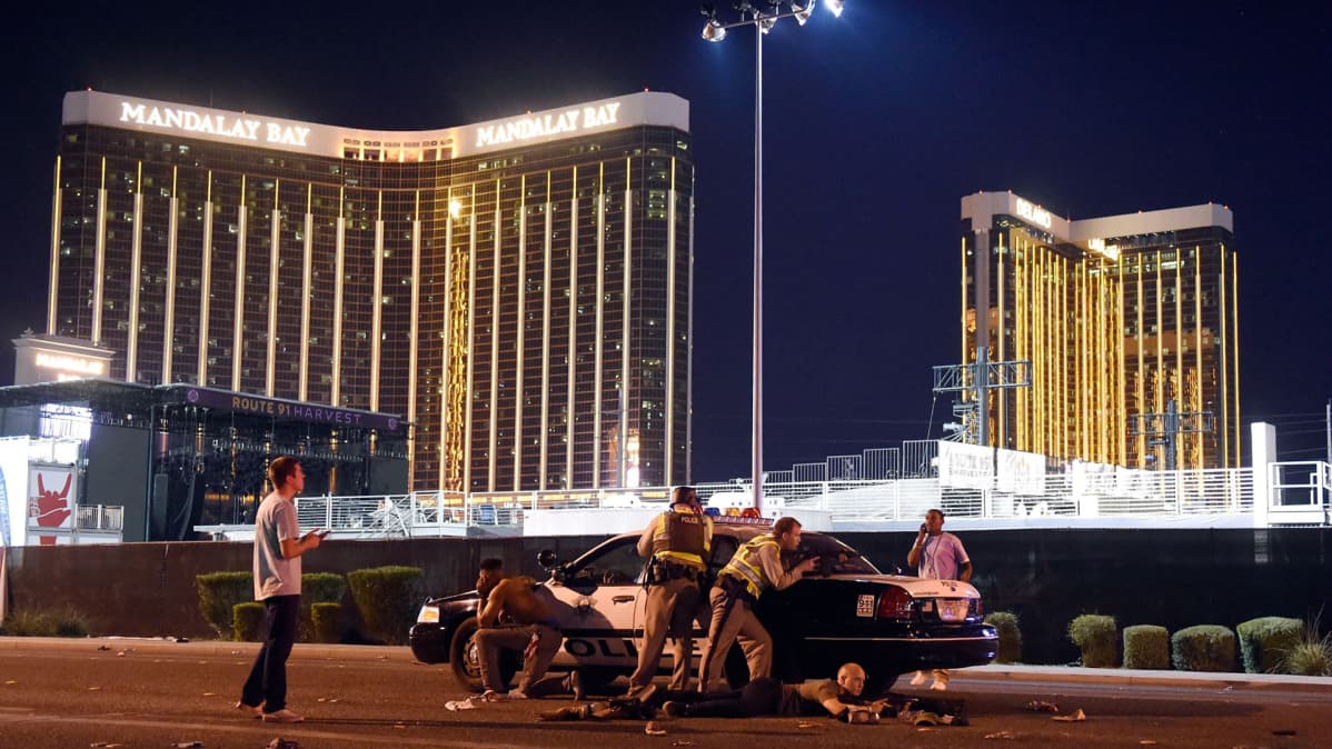 Poliiseja Las Vegasin kadulla.
