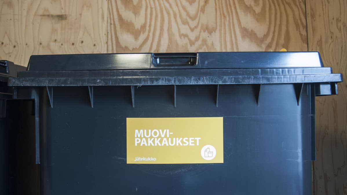 Muovikeräys.