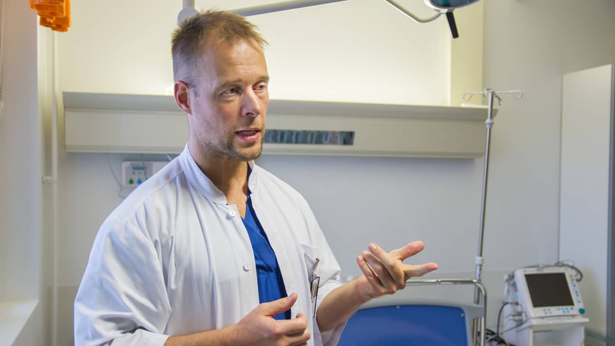 Päivystysylilääkäri Olli-Pekka Koukkari.