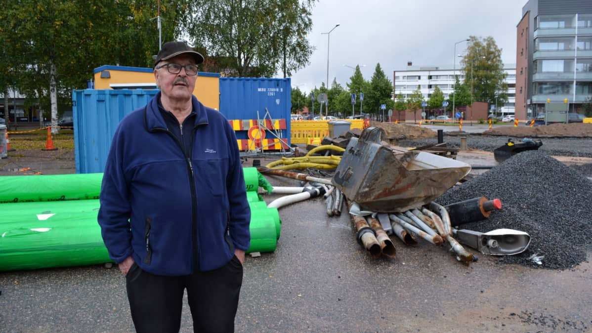 Ahti Törmälä seuraa Ylivieskan kehittymistä.