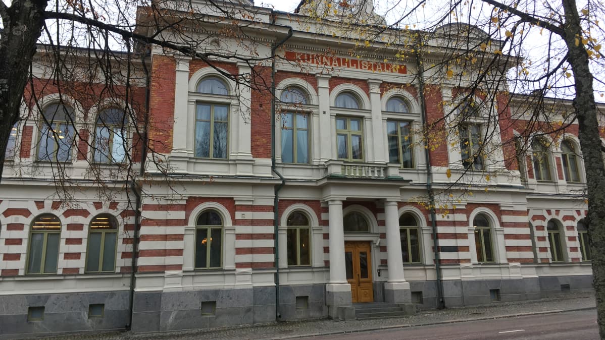Jyväskylän kaupungintalo eli kunnallistalo.