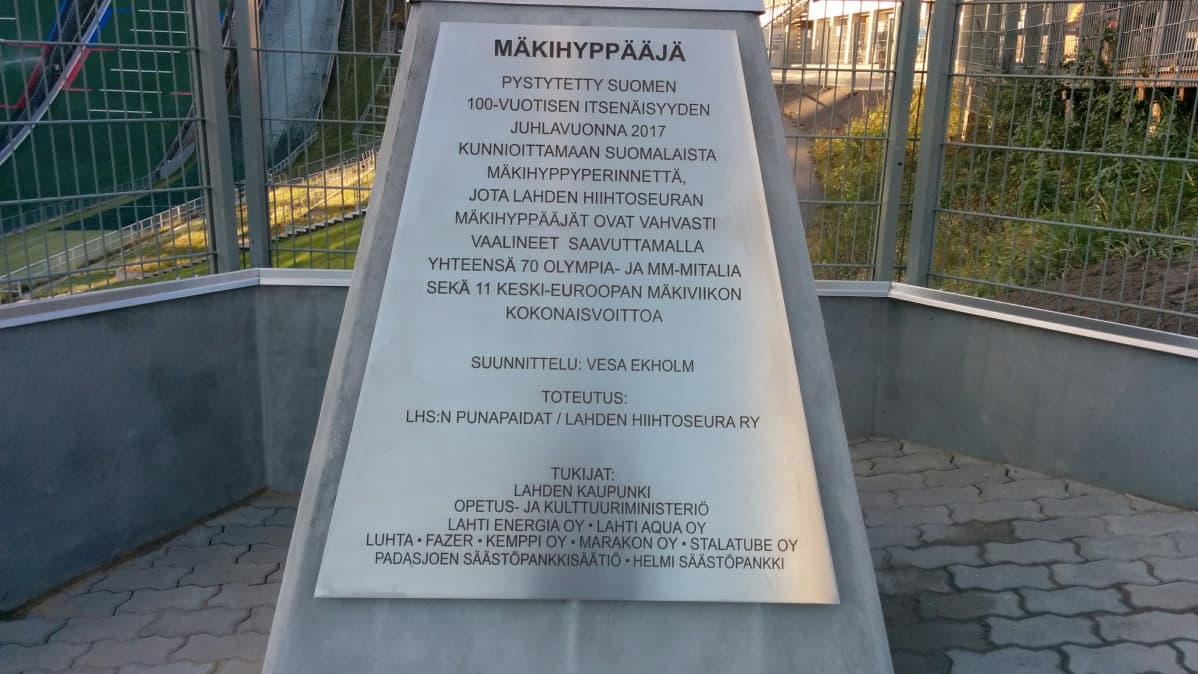 mäkihyppypatsaan teksti