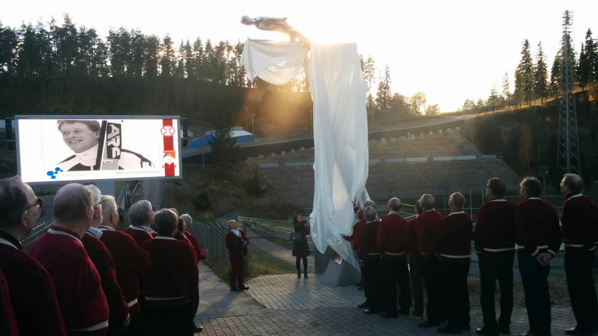 Mäkihyppypatsas Lahdessa