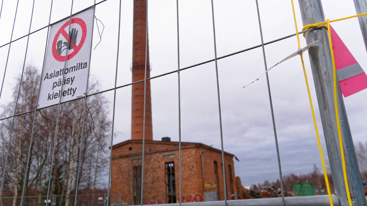 Laitakarin voimalan purkutyöt ovat käynnissä.