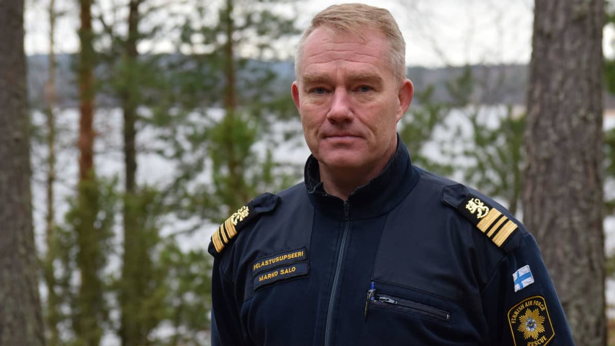 Pelastusupseeri, kapteeni Marko Salo Ilmavoimista.