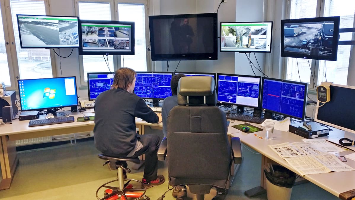 Oulun Taskilan jätevedenpuhdistamonen valvomo.