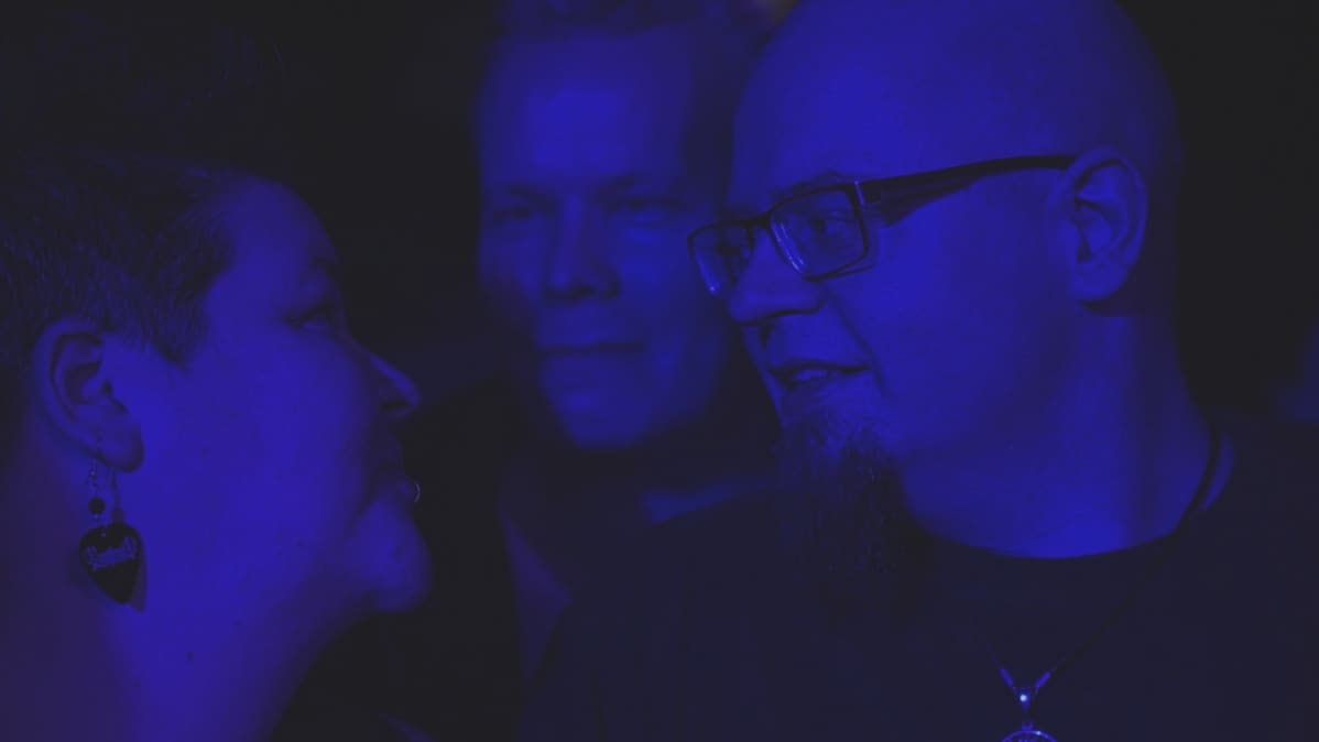Paula, Erkki ja Antti käyvät yhdessä musiikkikeikoilla.