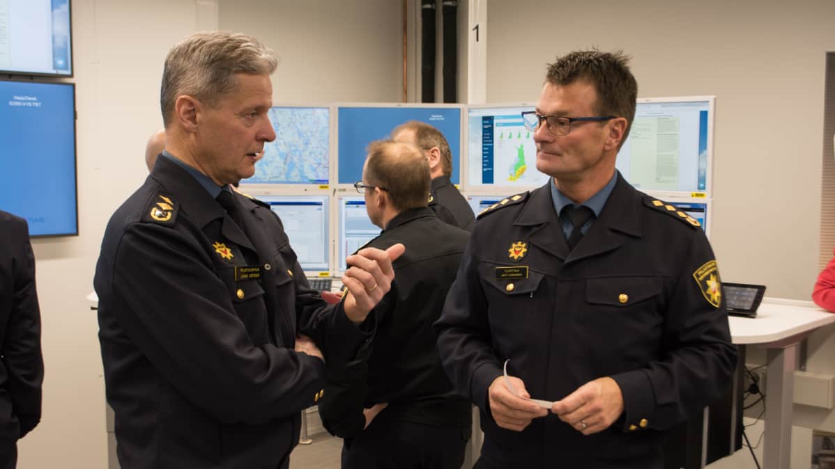 Pohjois-Savon pelastuslaitoksen pelastusjohtaja Jukka Koponen ja Pelastusopiston yliopettaja Matti Honkanen