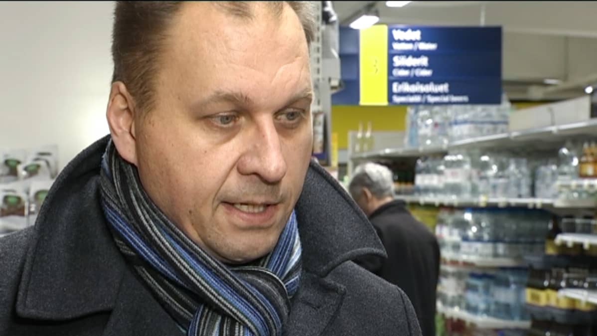 Päivittäistavarakaupan toimitusjohtaja Kari Luoto.