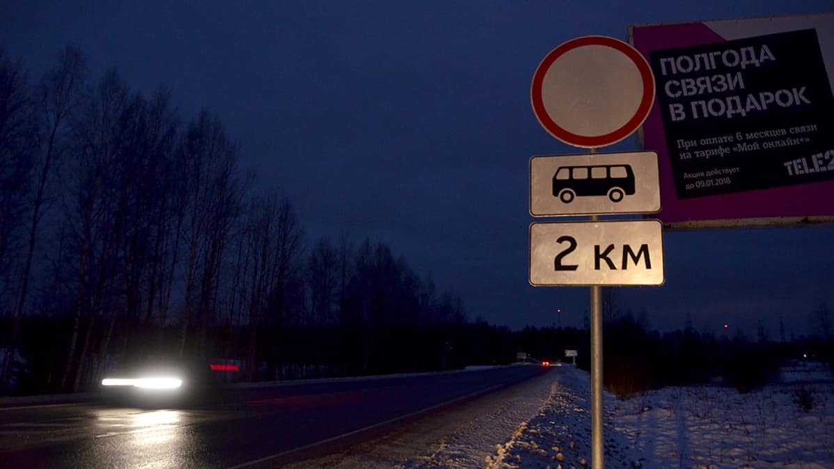 Bussiliikennettä rajoittava liikennemerkki.