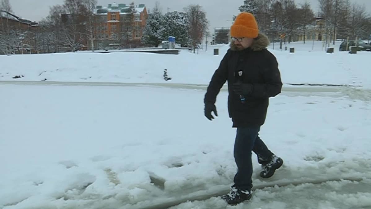 Janne Käpylehto jääkarusellissa.