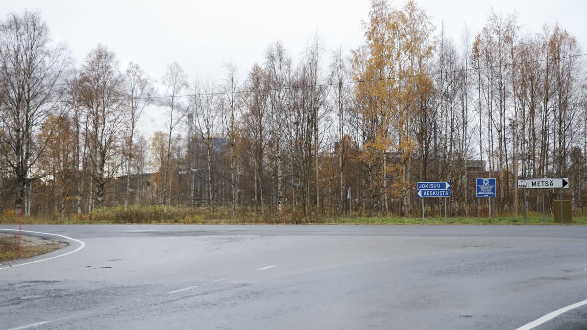 Sahasaarenkadun ja Pajusaarenkadun risteys Kemin Pajusaaressa.