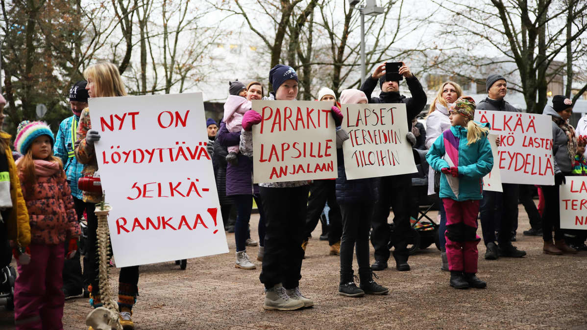 Mielenosoitus Kouvolan kaupungintalolla