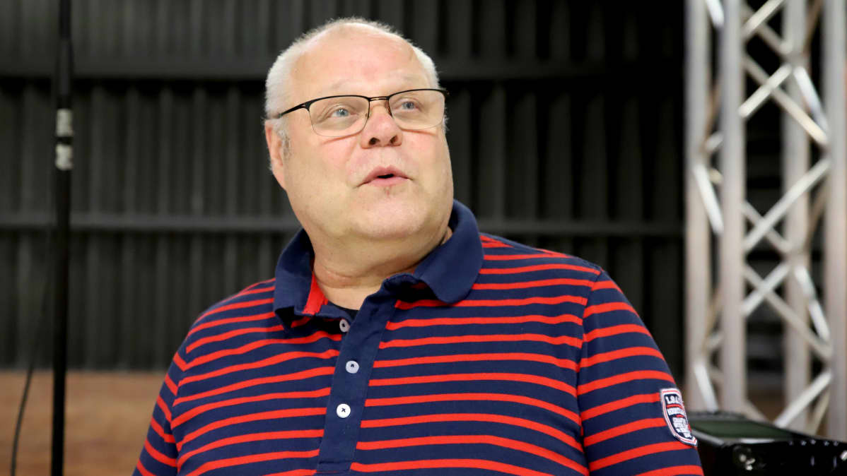 Pekka Pusa kasisalilla