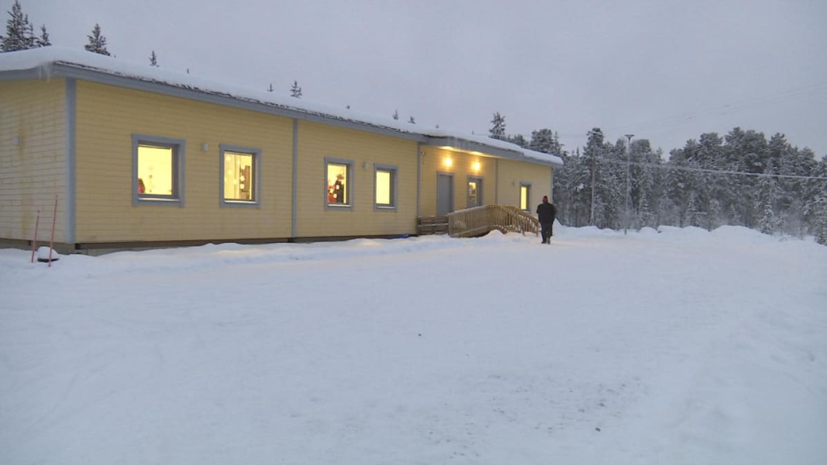 Anára skuvlla ođđa lassevisti nuppe beal geainnu lea dál váldon atnui.