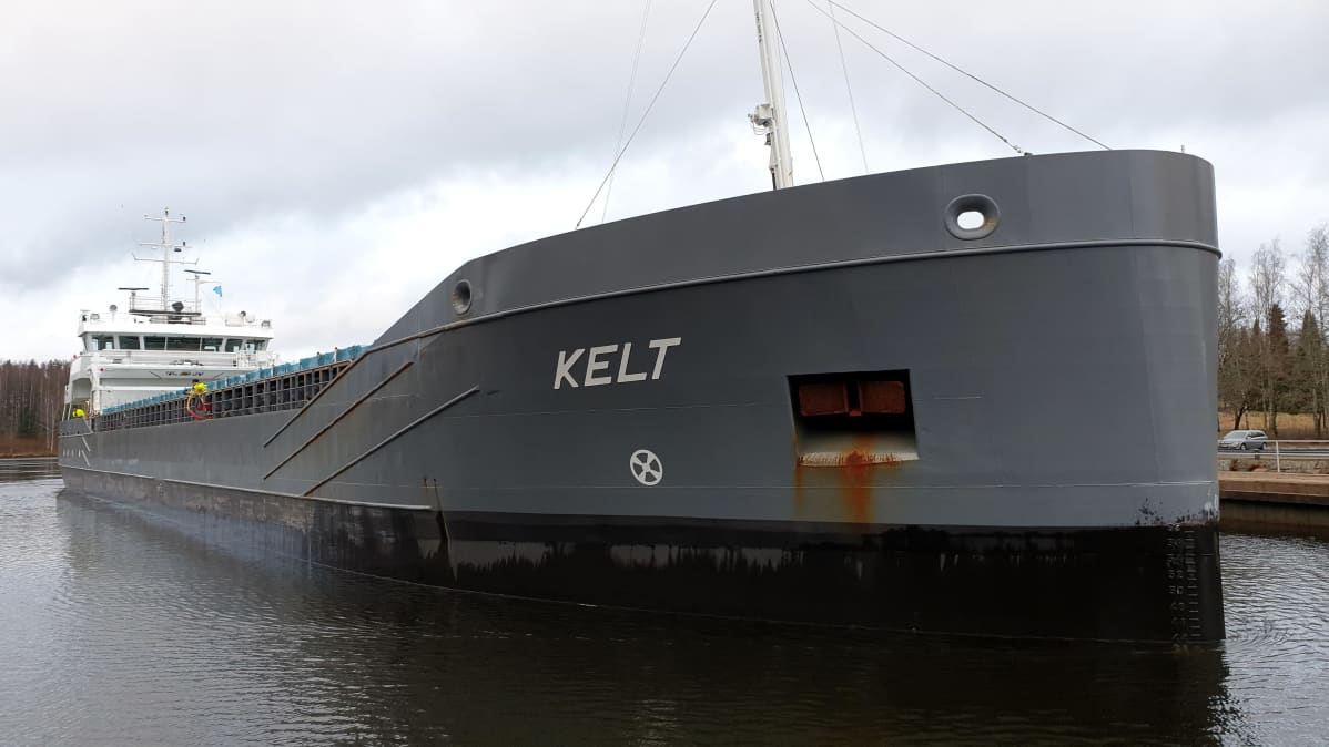 Hollantilainen rahtialus Kelt Saimaan kanavassa.