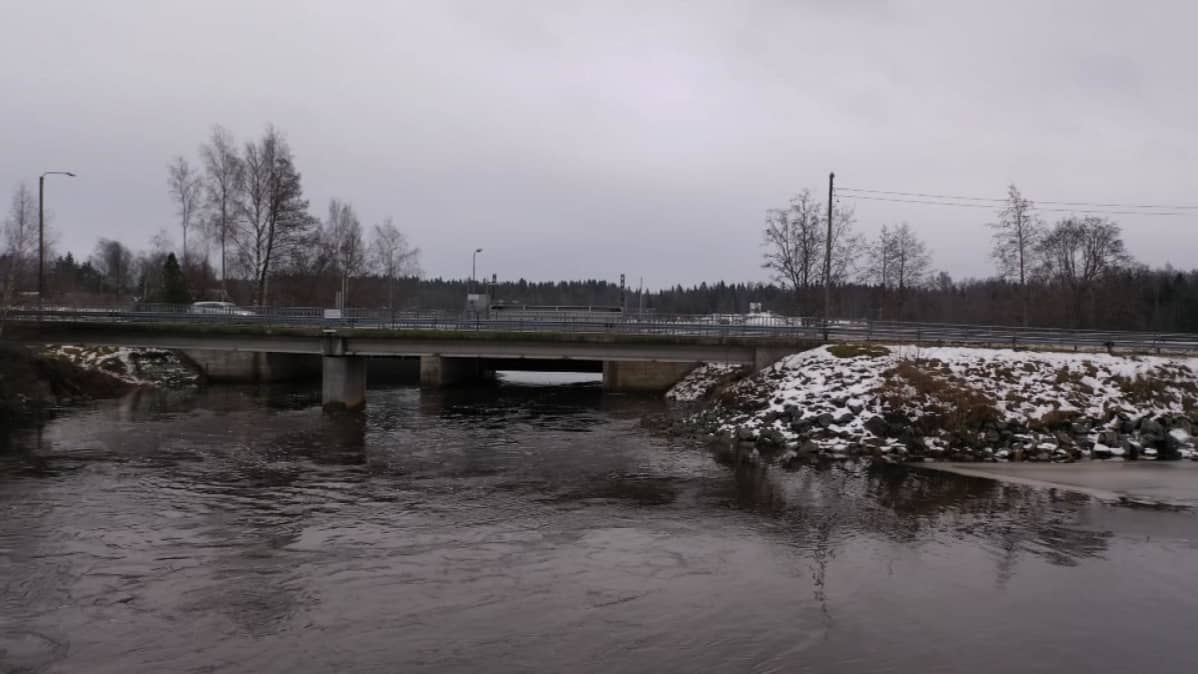 Hästgrundetin patoluukku Pietarsaaressa.