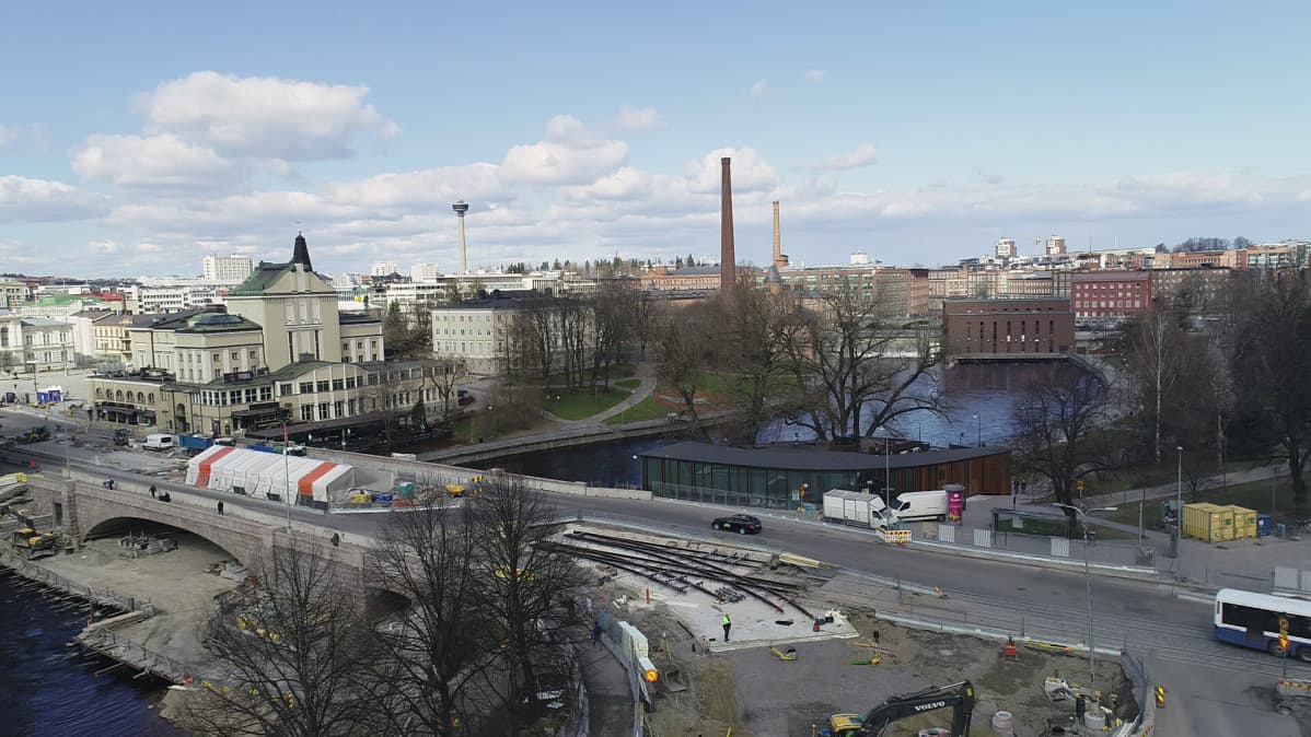 Dronekuva Tampereen raitiotien Hämeenkadun rakennustyömaasta