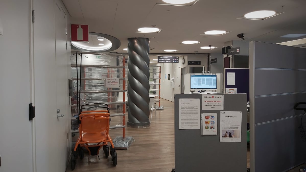 Päivystyksessä kelmulla on eroteltu infektiopuoli ja infektiovapaa puoli.a p