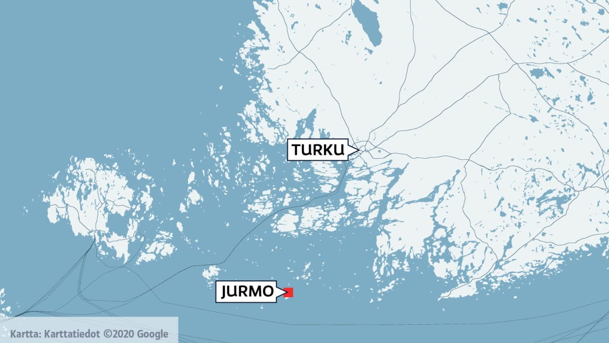 Jurmo sijaistee Saaristomerellä 13 kilometriä Paraisilta koiliseen.