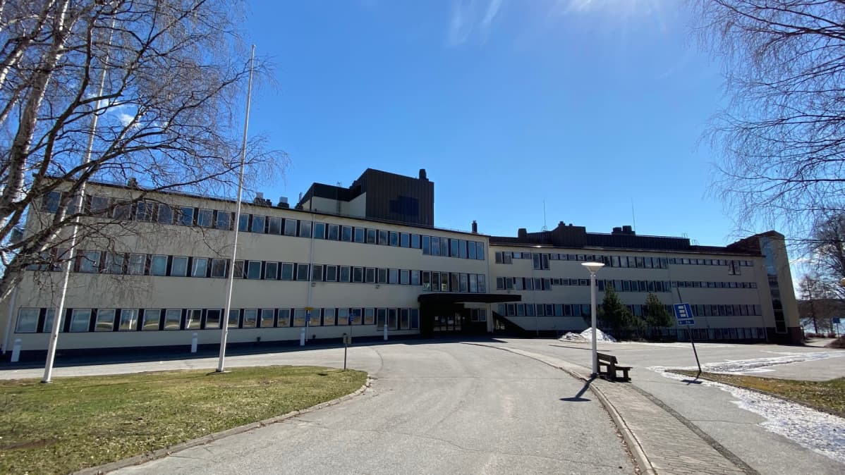 Sairaalakadun entinen terveysasema tyhjillään Rovaniemellä