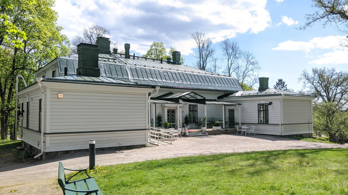 Backaksen kartano. Vantaan kaupunginvaltuusto hyväksyi Backaksen kartanoalueen suojelukaavan noin viikko sitten. Livson Group pitää suojelukaavaa hyvänä asiana.