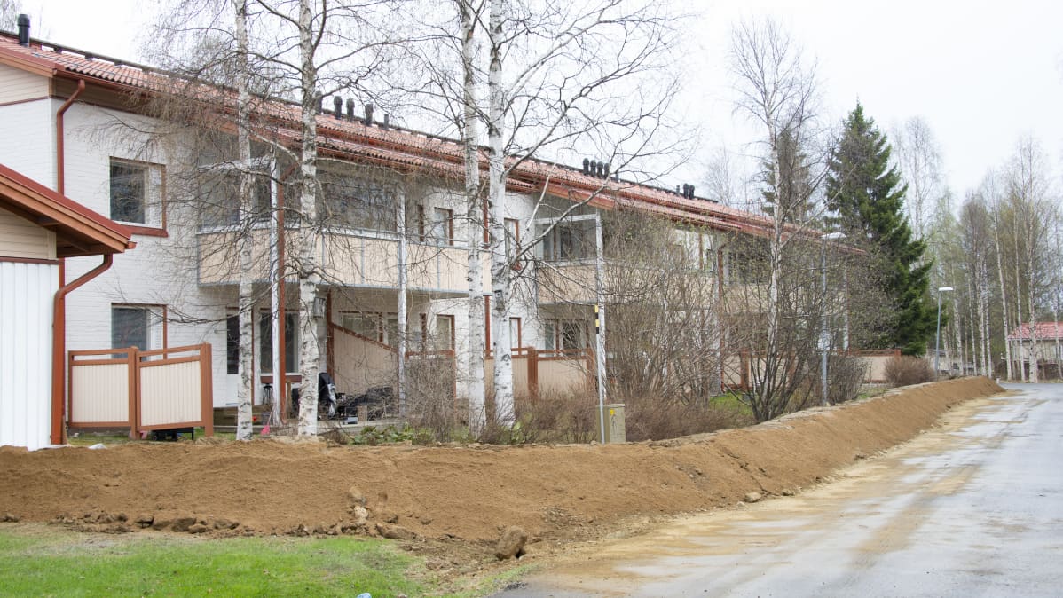 Kulpinrannassa Kerrostalo on suojattu hiekkavallilla