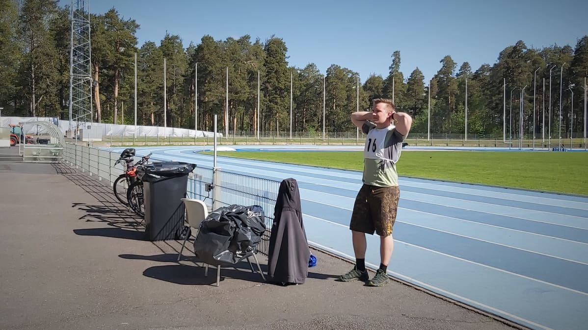 Elmo Mäkelä chillaa ennen Cooperin testiä