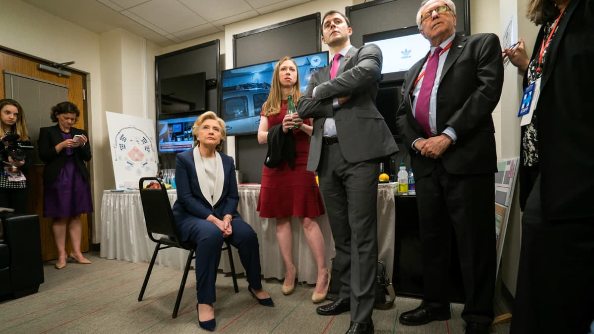 Dokumenttisarja avaa Hillary Rodham Clintonin elämää sekä Yhdysvaltojen politiikkaa.