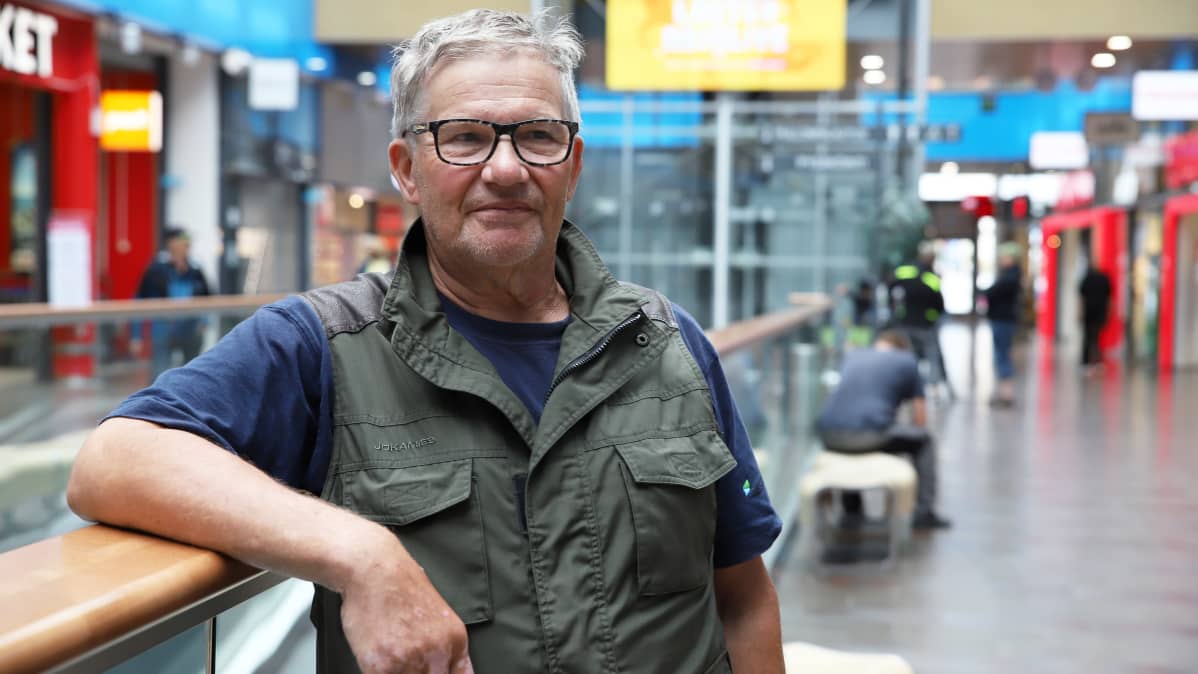 Torniolainen Pentti Angeria Rajan kauppakeskuksessa Torniossa