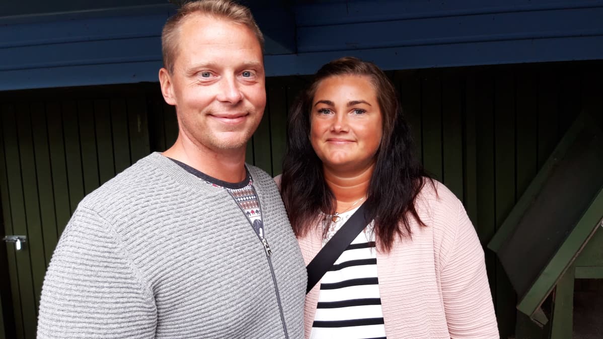 Riku ja Saila Lahti Naantalissa Emma-teatterissa.