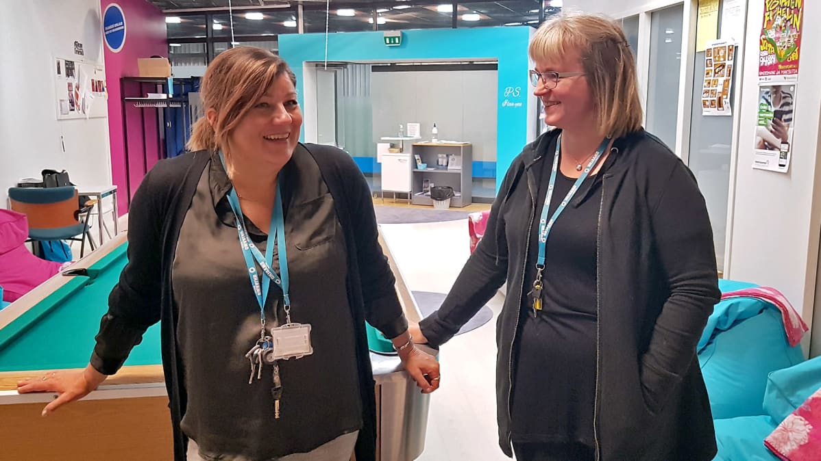 Nuorten palveluvastaava Marika Vento ja nuorten asiantuntija Sari Kuru