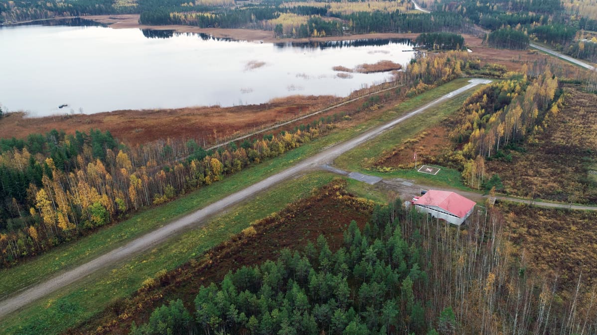 Ilmakuva Punkaharjun lentokentästä lokakuussa 2020.