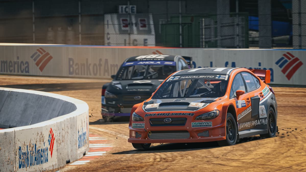 Aatu Hakalehto ja Antti Ahola iRacing-simulaattorissa.