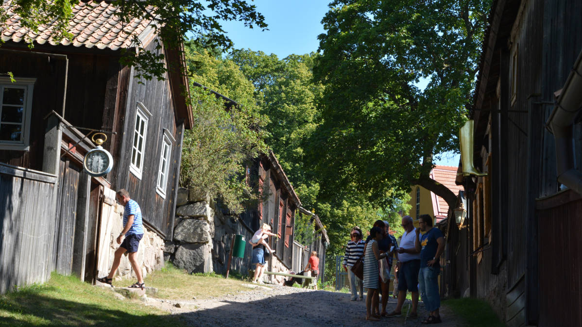 Kylän raitti.
