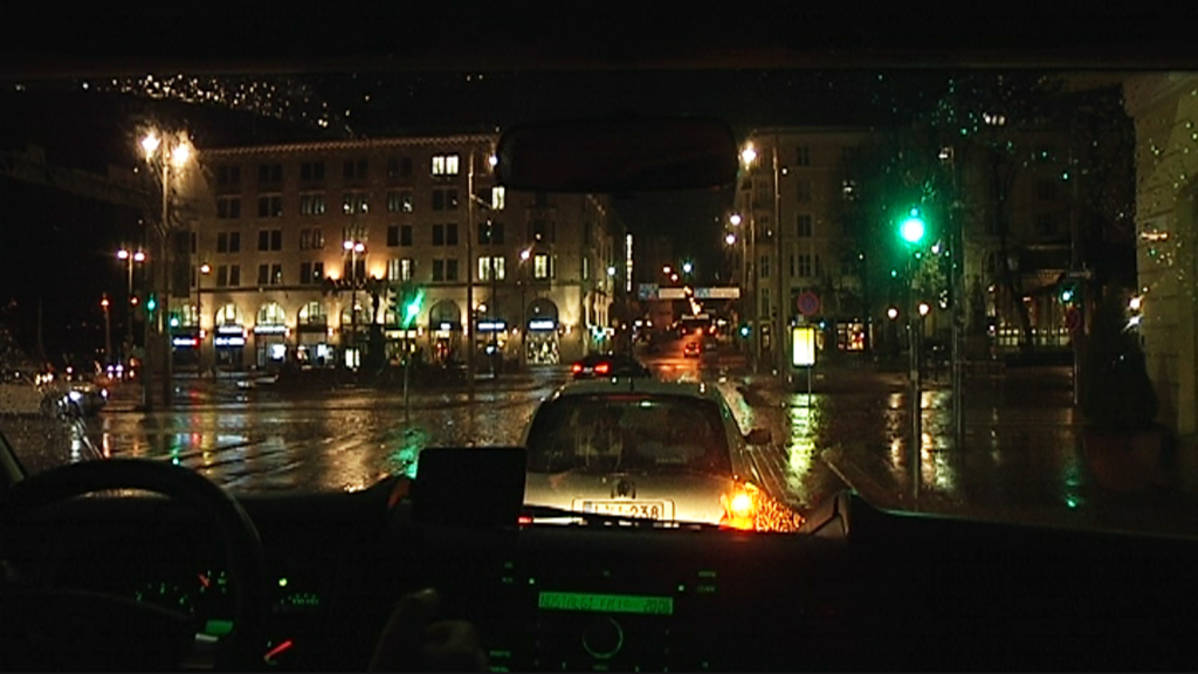 Yökiitäjä kiertelee öisin ympäri Helsinkiä.