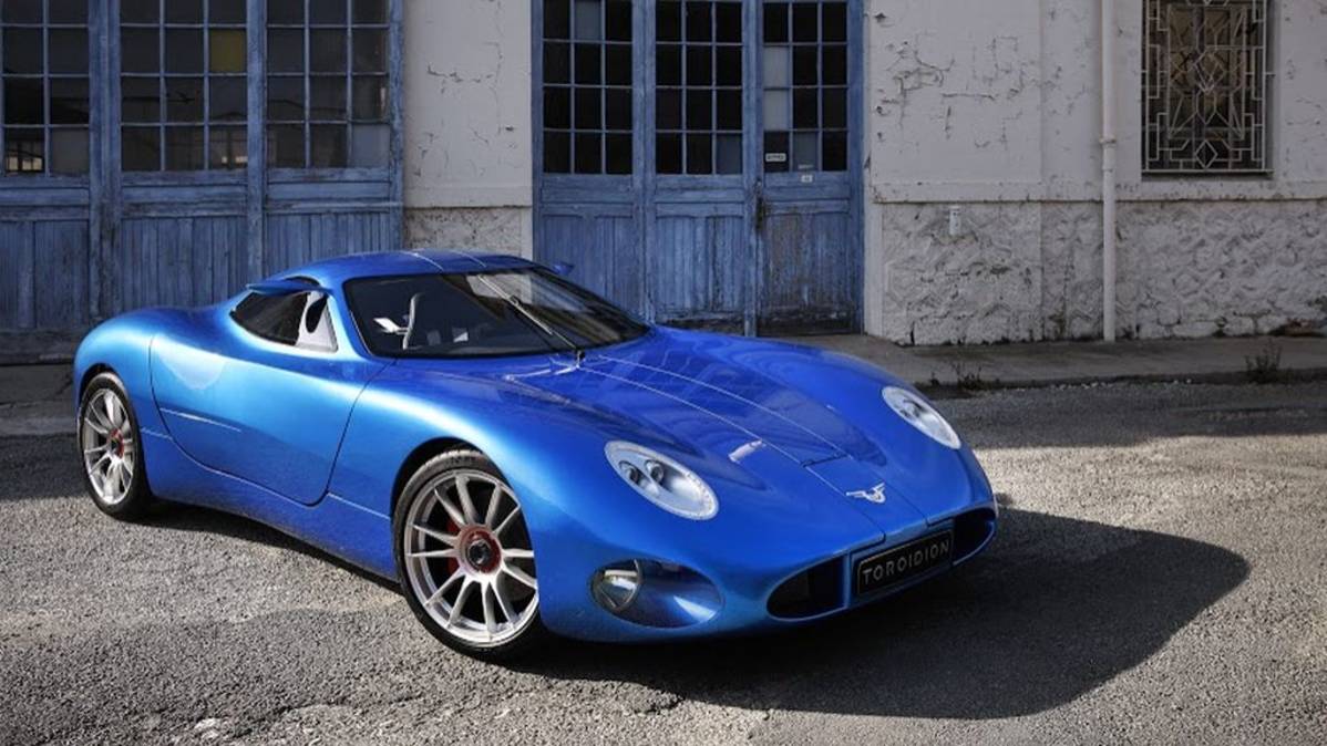 Pasi Pennasen yhtiö on kehittänyt Toroidion -sähköautoa Raaseporissa.