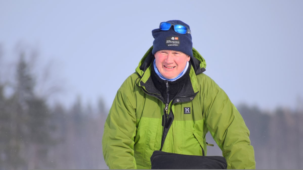 Juha Taskinen kotivesillään Haukivedellä.