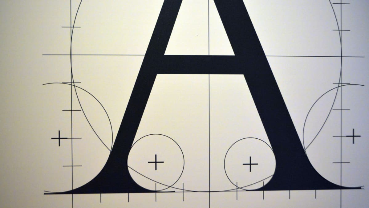 A-kirjain Vapriikin typografianäyttelyssä