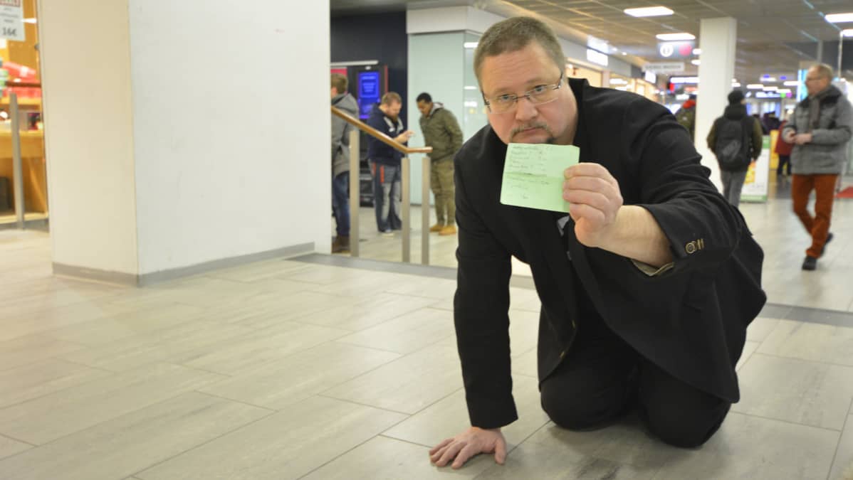 Tietokirjailija Heikki Saure.