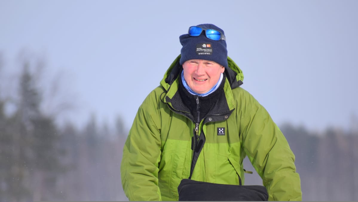 Juha Taskinen kotivesillään Haukivedellä.