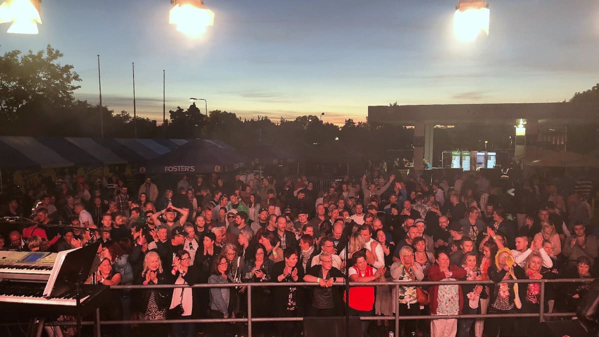 Keikkayleisöä Karju Festivalilla