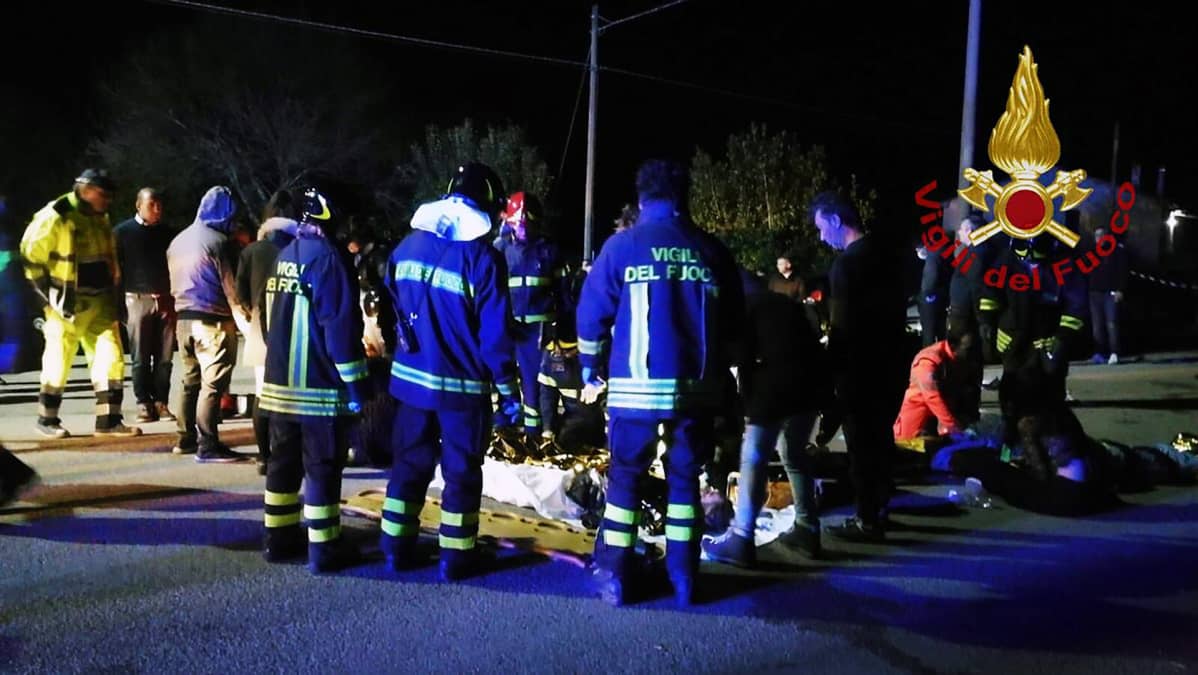 Italian pelastuslaitoksen välittämä kuva onnettomuuspaikalta Corinaldosta.
