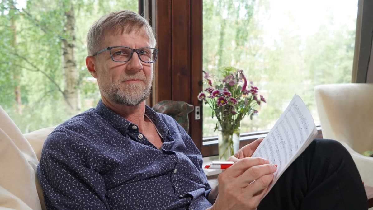 Kääntäjä Mikko Koivusalo.