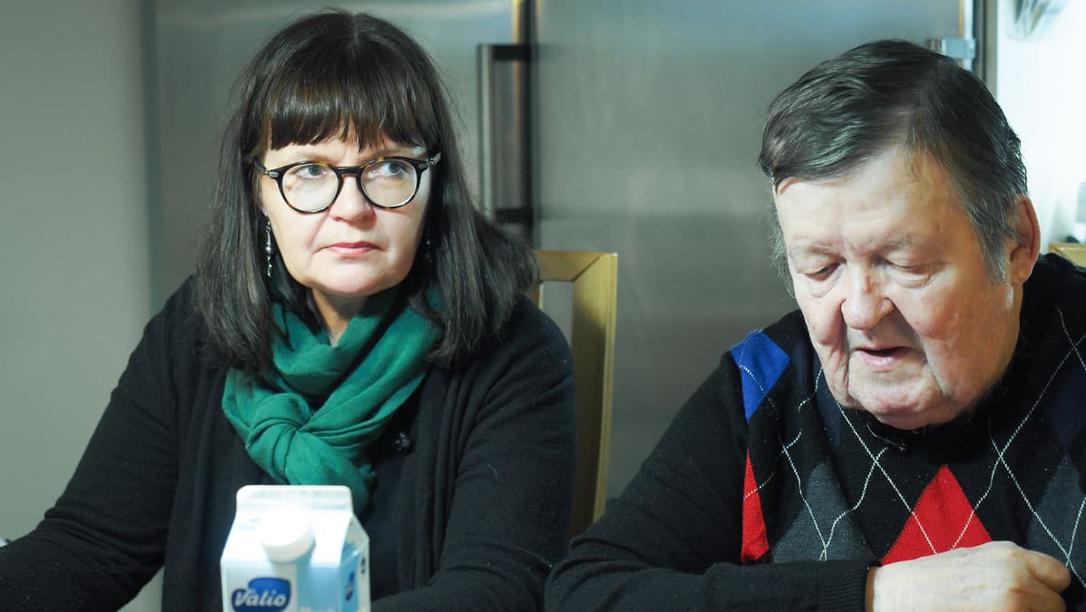 vanha pariskunta Erkki ja Helena Pesonen, tytär Anna-Katri Pesonen