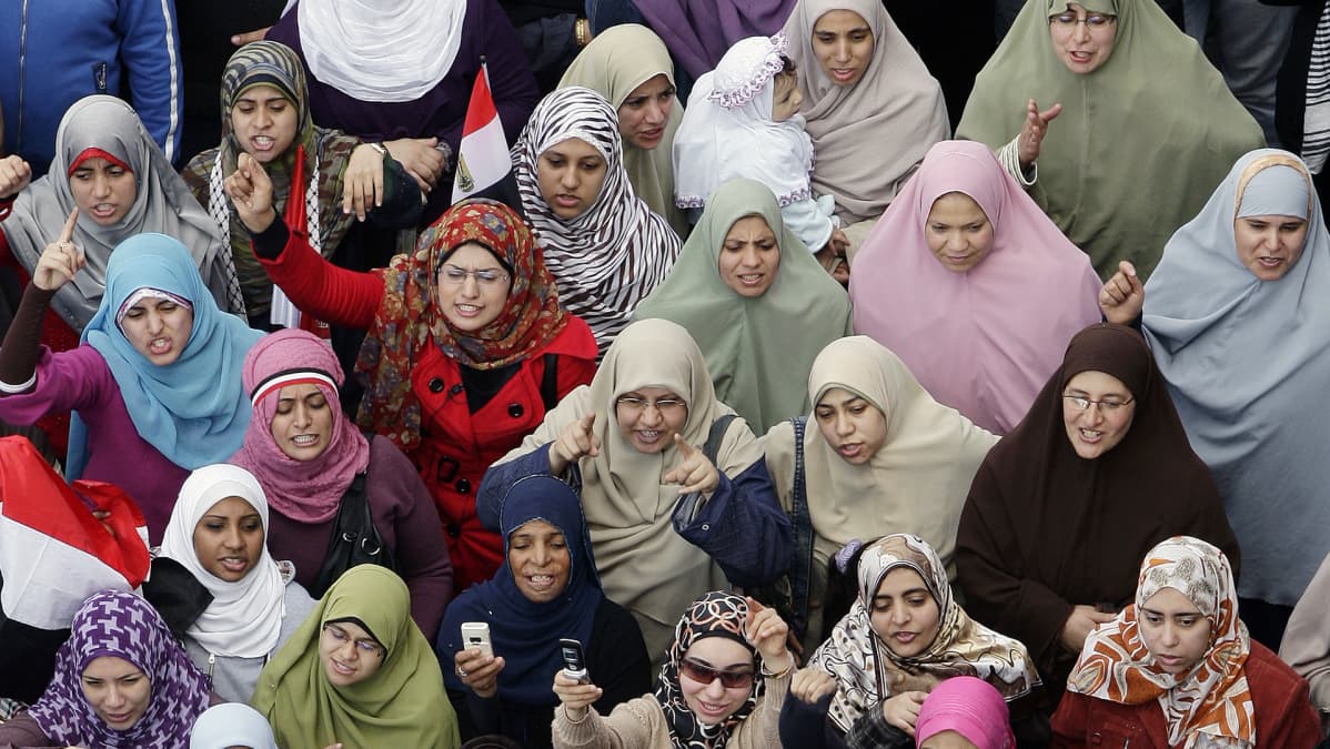 Egyptiläiset naiset osallistuivat mielenosoitukseen Tahririn aukiolla.